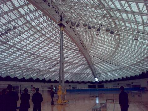 双桅式升降台在高铁站的应用